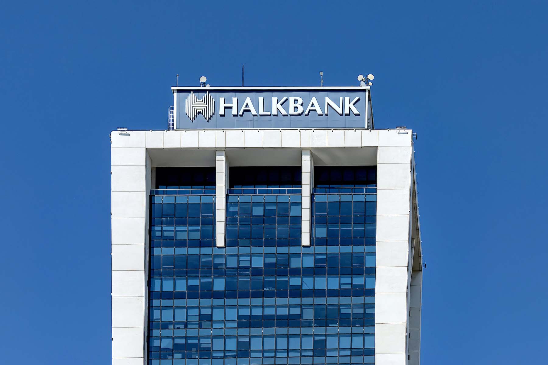 Kamu bankaları kredi çekeceklerin imdadına yetişti! Emekliler nefes alacak! Ziraat Bankası, Halkbank ve Vakıfbank'tan kaçırılmayacak kredi fırsatı