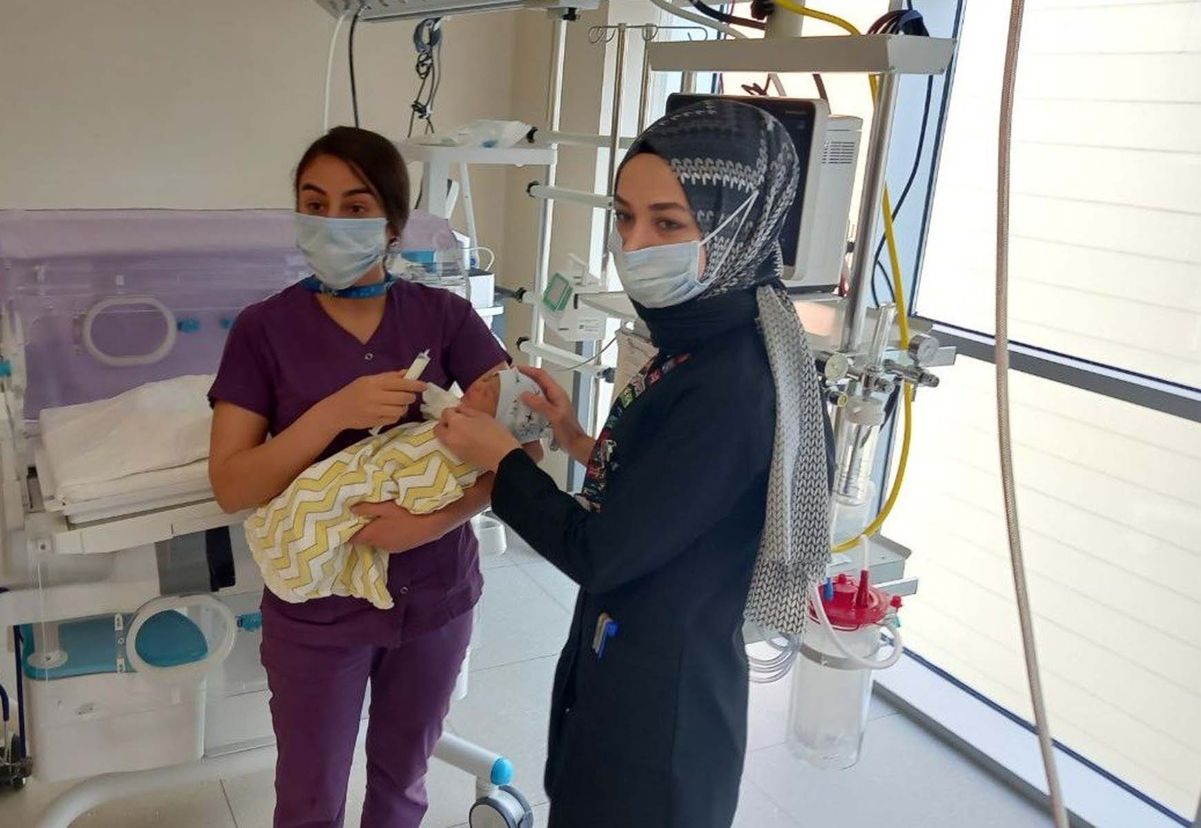 Konya'da yürekleri sızlatan olay! Vicdanlarını torbaya koydular: Bir günlük bebeği sokağa terk etmişler