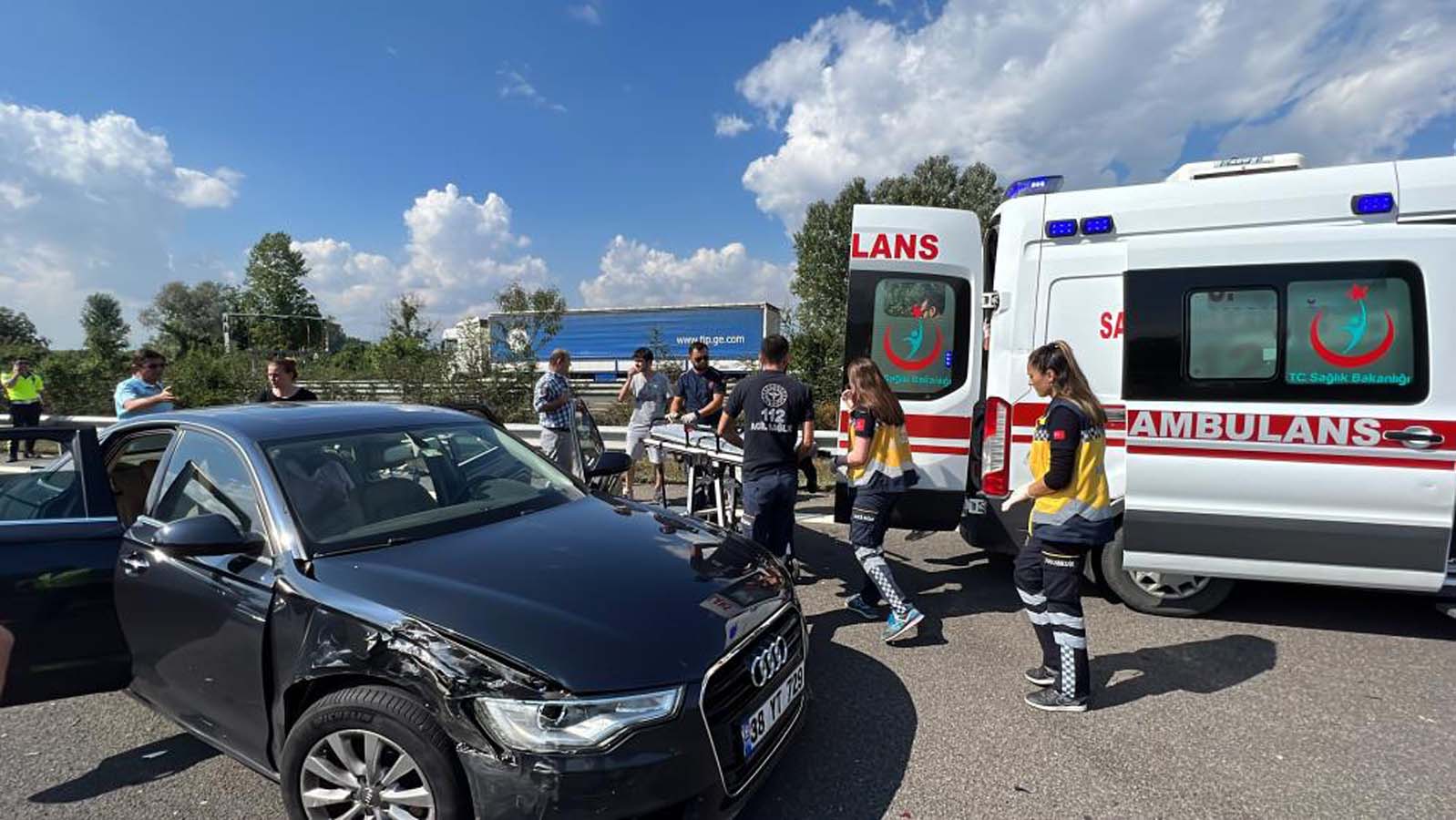 TEM otoyolunda zincirleme kaza! Çok sayıda yaralı var...