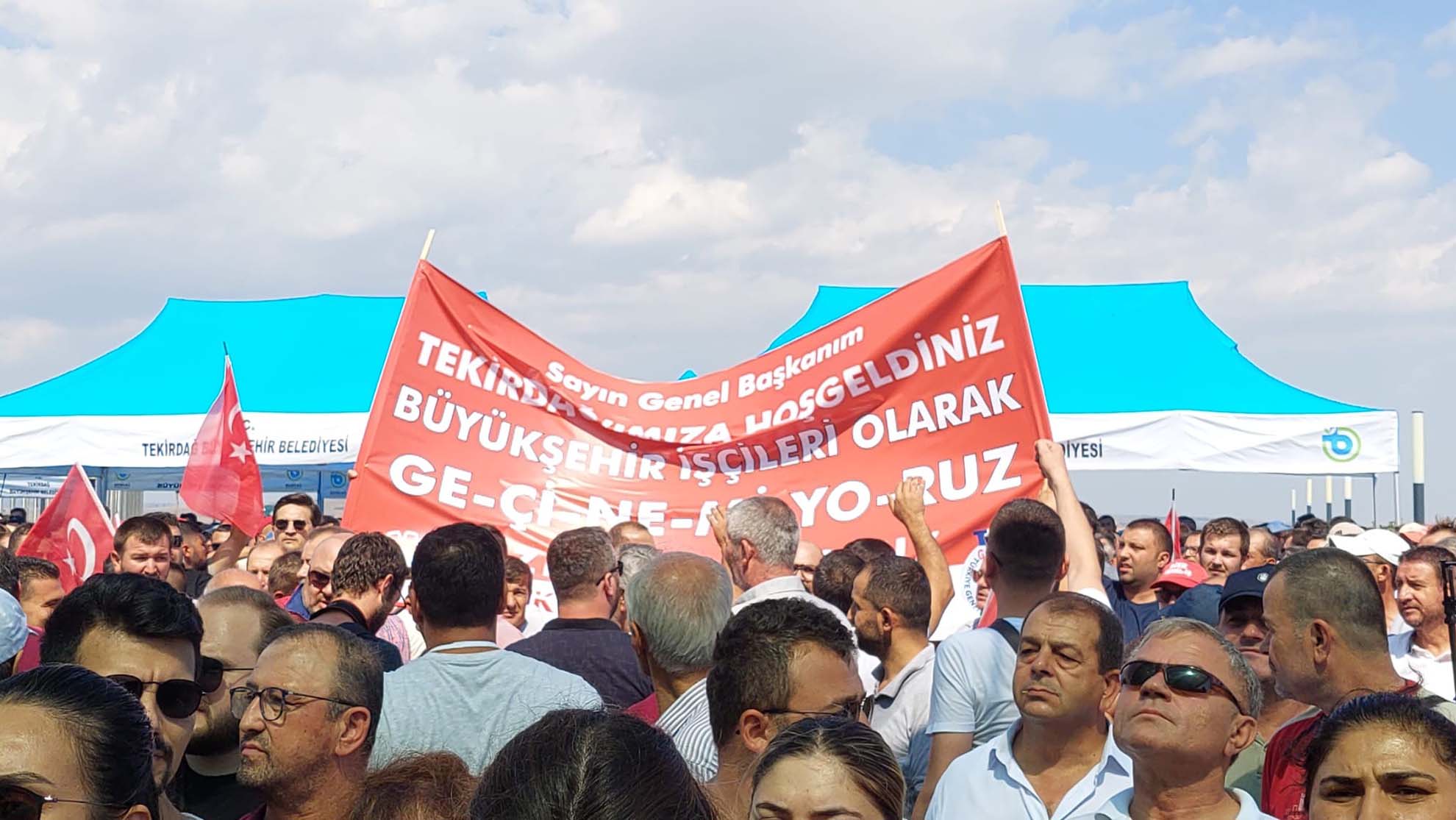 Kılıçdaroğlu ve Belediye Başkanı Albayrak'a protesto! Maaşlarına zam isteyen Tekirdağ Büyükşehir Belediyesi çalışanları kazan kaldırdı!