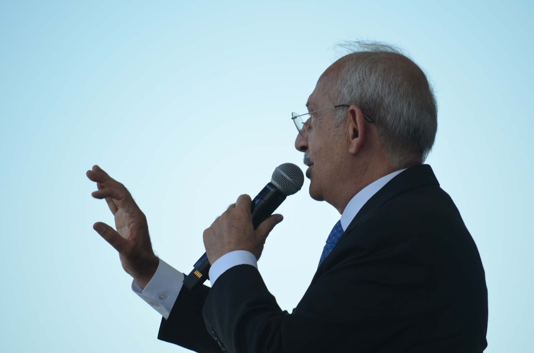 Kılıçdaroğlu ve Belediye Başkanı Albayrak'a protesto! Maaşlarına zam isteyen Tekirdağ Büyükşehir Belediyesi çalışanları kazan kaldırdı!