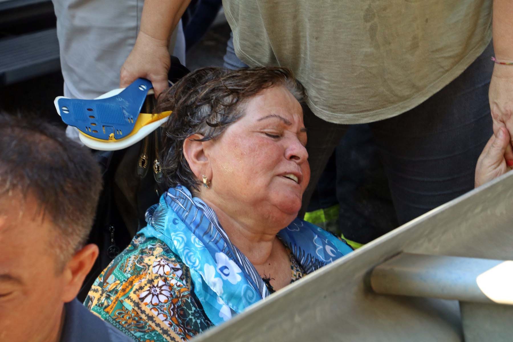 Antalya - Kemer otoyolunda feci kaza! Otel çalışanlarını taşıyan servis midibüsü, çekiciye çarptı: Çok sayıda yaralı var