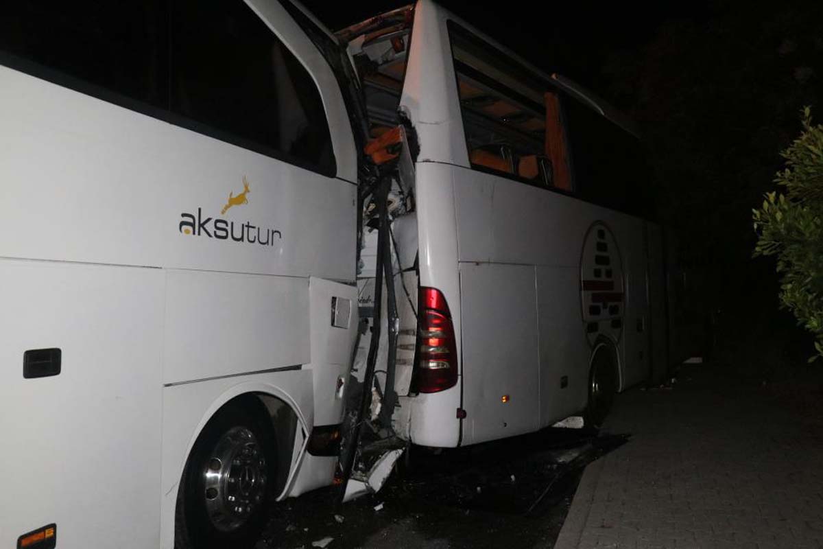 Antalya'da tur otobüsü yolcu otobüsüne çarptı! Çok sayıda kişi yaralandı! 2 kişinin durumu ağır!