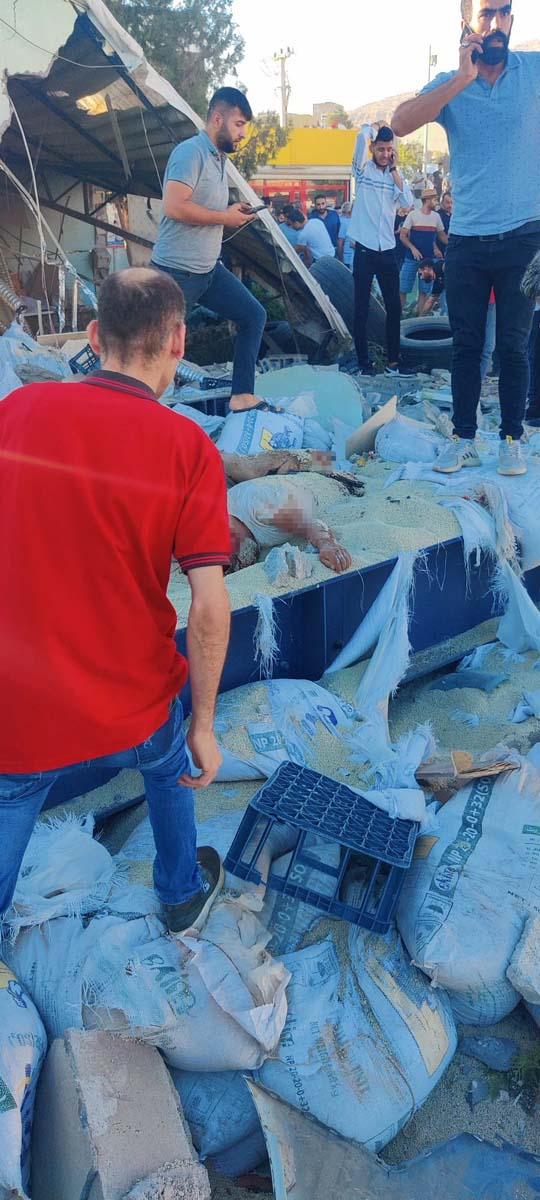 Son dakika | Mardin Derik'te freni patlayan TIR, kalabalığın arasına daldı: Çok sayıda ölü ve yaralı var