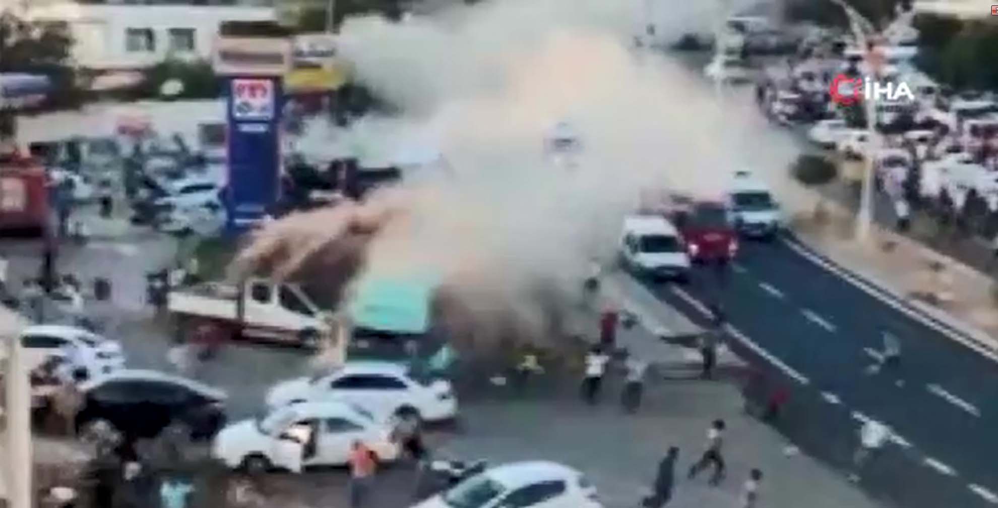 Son dakika | Mardin Derik'te freni patlayan TIR, kalabalığın arasına daldı: Çok sayıda ölü ve yaralı var