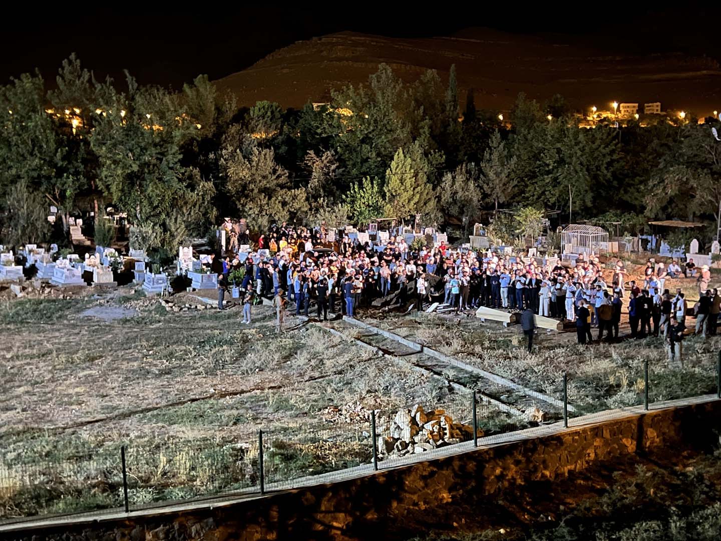 Bakan Soylu, Mardin'deki kazada vefat edenlerin cenaze törenlerine katıldı! Vatandaşlar, gözyaşları içinde toprağa verildi!