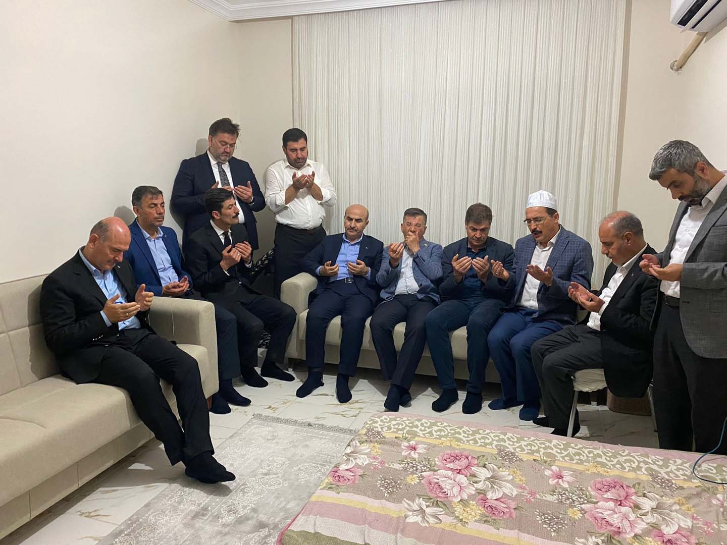 Bakan Soylu, Mardin'deki kazada vefat edenlerin cenaze törenlerine katıldı! Vatandaşlar, gözyaşları içinde toprağa verildi!