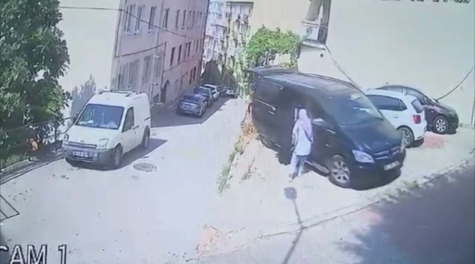 Kadının gücü dedikleri bu olsa gerek! 2 kadın Naim Süleymanoğlu'na özendi, minibüsü tuttu! Faciayı böyle engellediler...