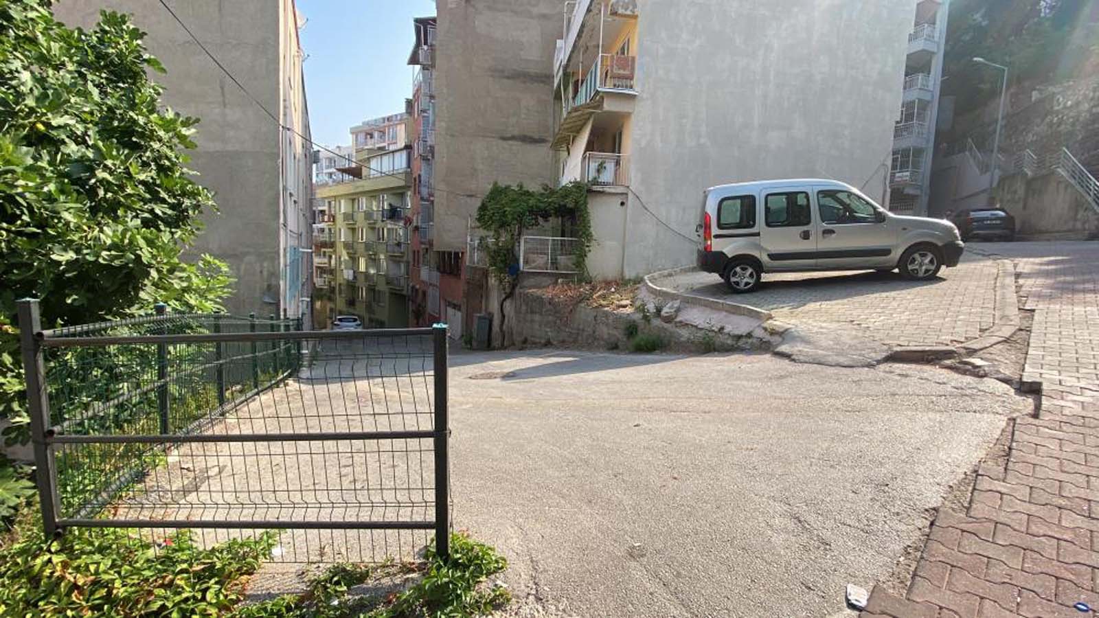 Kadının gücü dedikleri bu olsa gerek! 2 kadın Naim Süleymanoğlu'na özendi, minibüsü tuttu! Faciayı böyle engellediler...