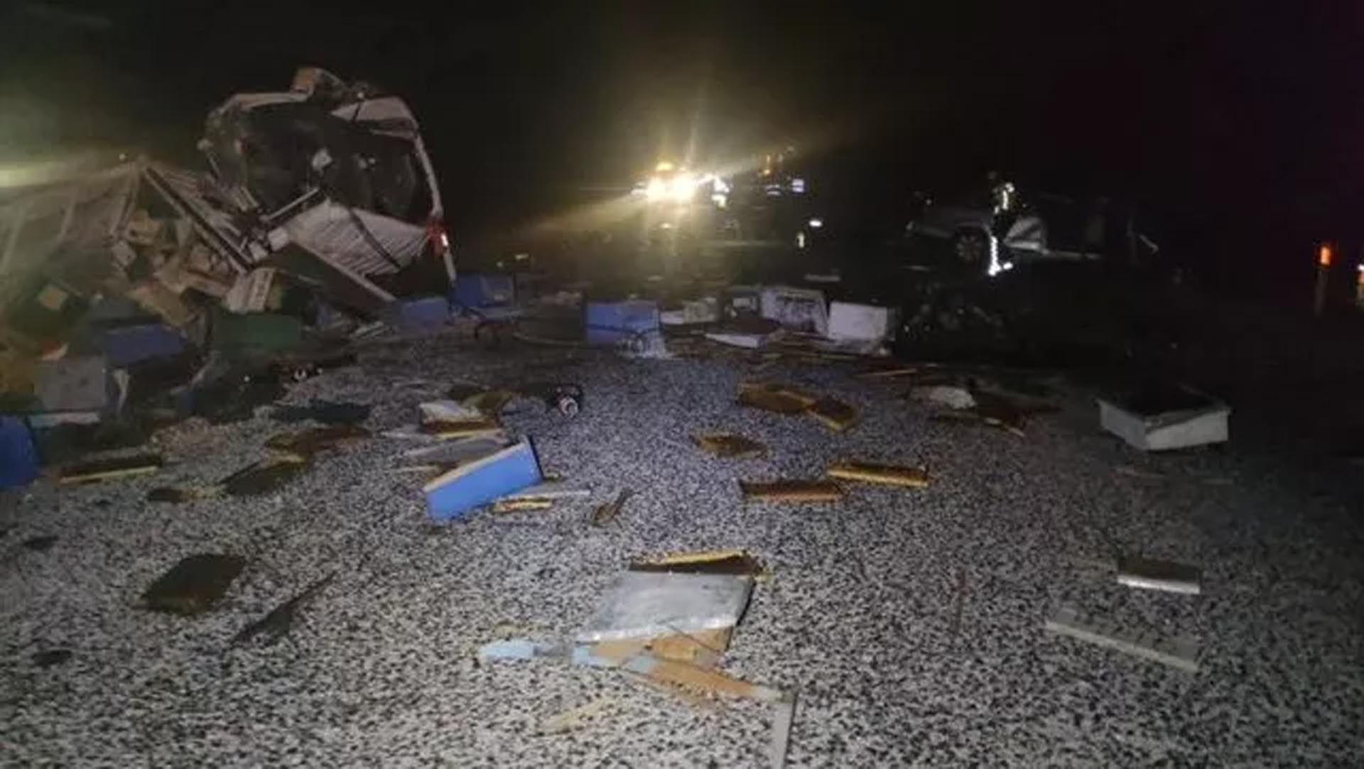 Muğla'da feci kaza! Arı yüklü kamyonla otomobil birbirine girdi: 4 ölü, 3 yaralı