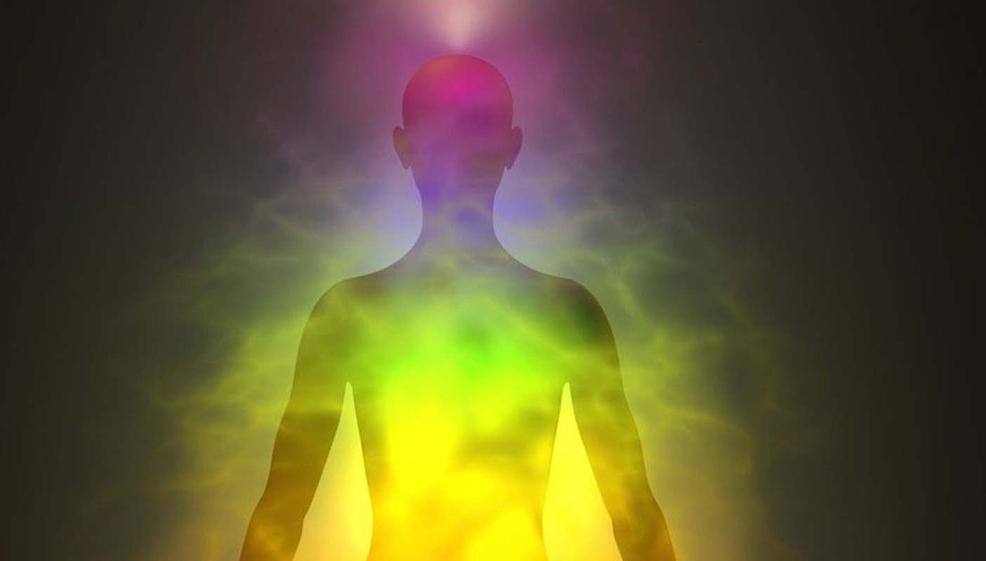 Aurası ve enerjisiyle tüm gözleri üzerine çeken, duruşuyla bile etkileyen burçlar belli oldu! İşte bulundukları ortamda yıldız gibi parlayan o burçlar!