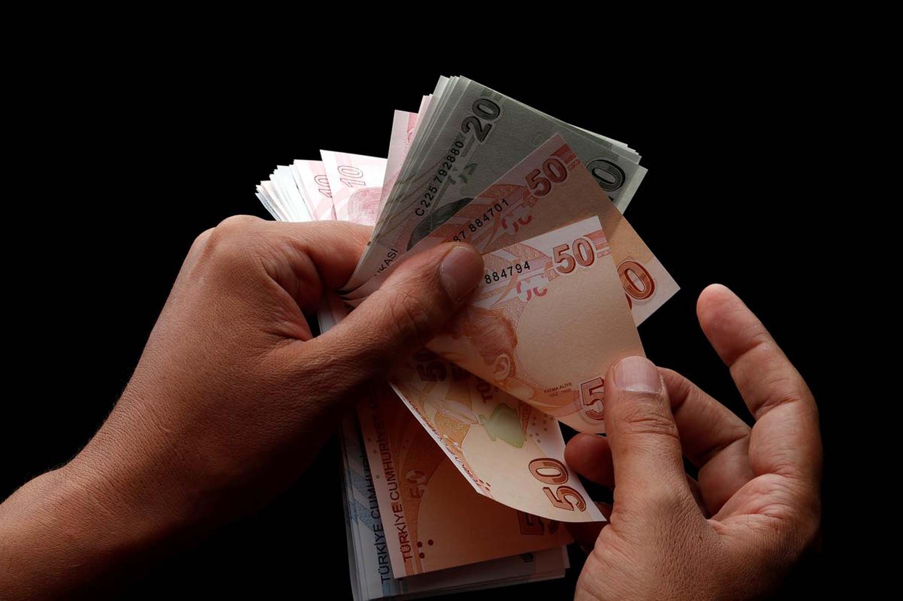 Dar gelirlilerinin elektrik, doğalgaz ve su borçlarını devlet ödeyecek! İşte şartlar ve detaylar...