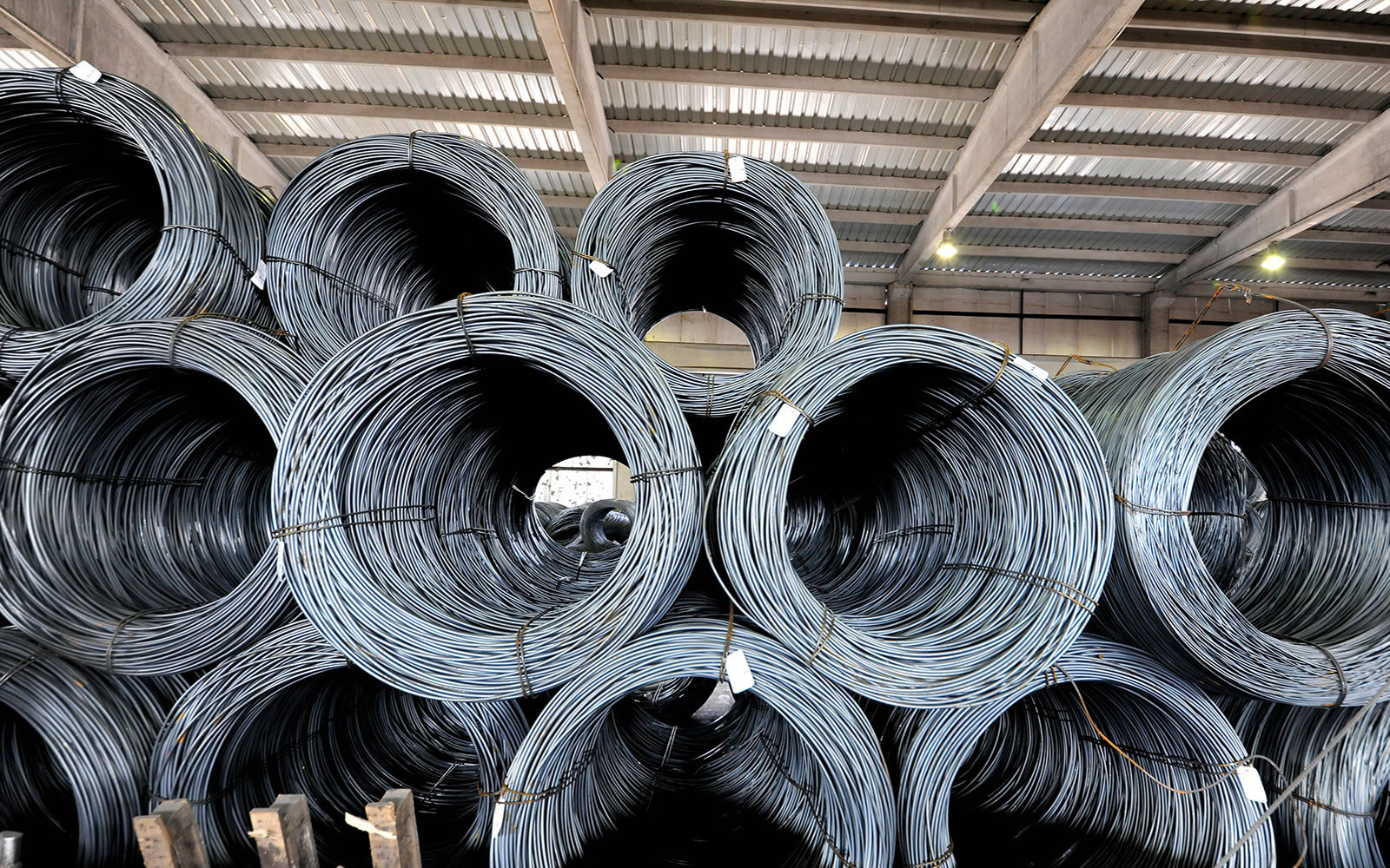 Demir fiyatları yine aldı başını gidiyor! İnşaat yapacak müteahhitler kara kara düşünüyor!