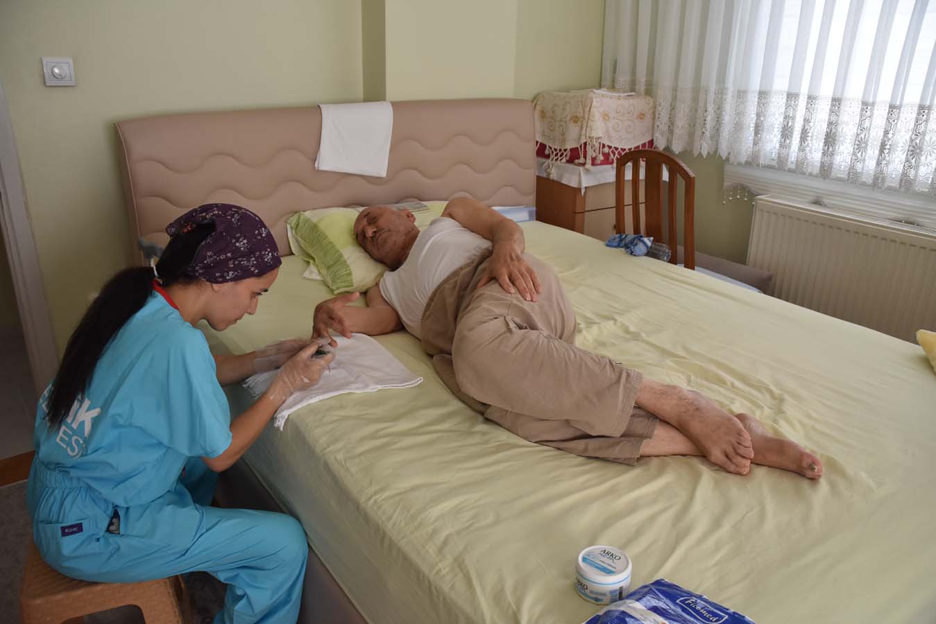 Pendik Belediyesi yardıma muhtaç insanları unutmadı! Evde Refakat Hizmeti ile hastalara hizmet veriyor!