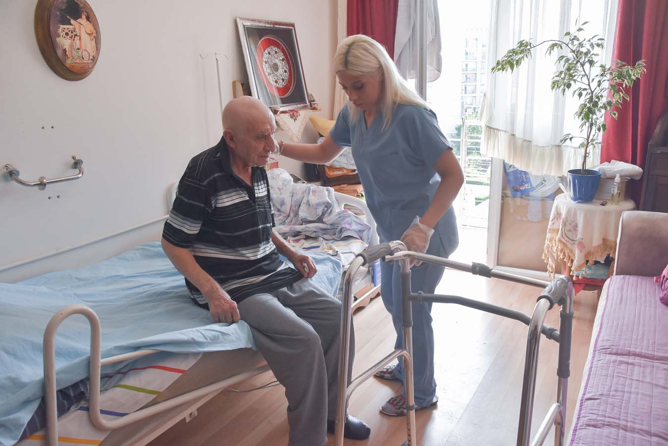 Pendik Belediyesi yardıma muhtaç insanları unutmadı! Evde Refakat Hizmeti ile hastalara hizmet veriyor!