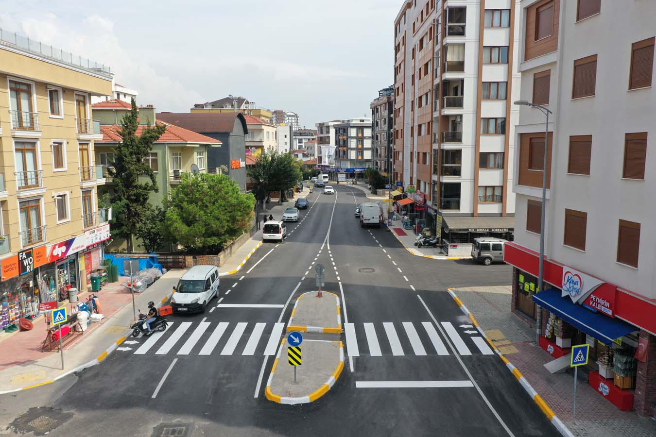 Pendik Belediyesi çevre düzenlemelerine devam ediyor! Süreyyapaşa Caddesi'ndeki yollar ve kaldırımlar yenilendi!Pendik Belediyesi çevre düzenlemelerine devam ediyor! Süreyyapaşa Caddesi'ndeki yollar ve kaldırımlar yenilendi!