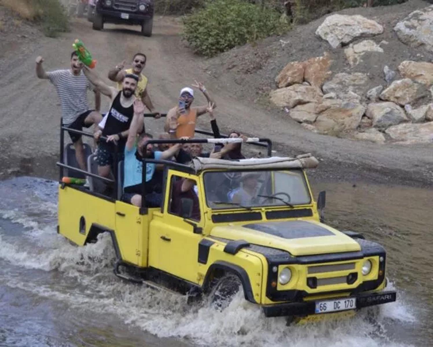 Safari turunda kahreden son kare! Muğla Datça'da ölüm yolculuğundaki o detay kahretti! Olacaklardan habersiz son fotoğraflarını çekildiler!