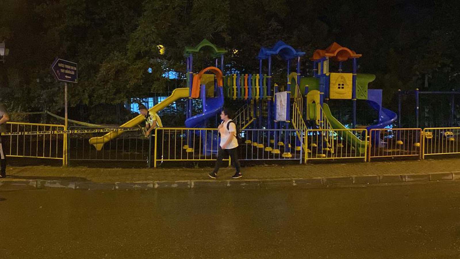 Kaldırımda yürüyen genç bir anda ortadan kayboldu! Yardıma koşan esnaf neye uğradığını şaşırdı!