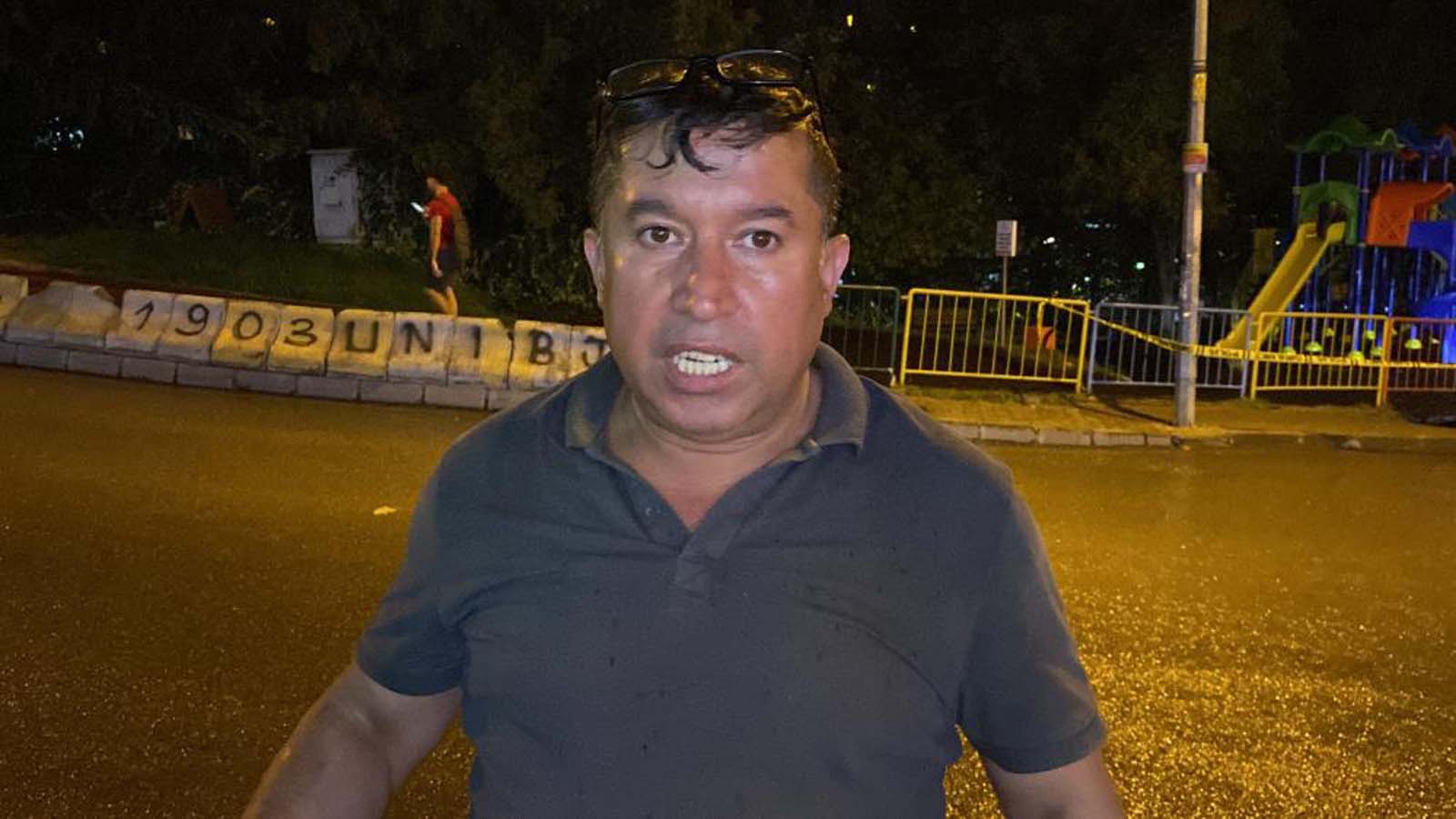 Kaldırımda yürüyen genç bir anda ortadan kayboldu! Yardıma koşan esnaf neye uğradığını şaşırdı!