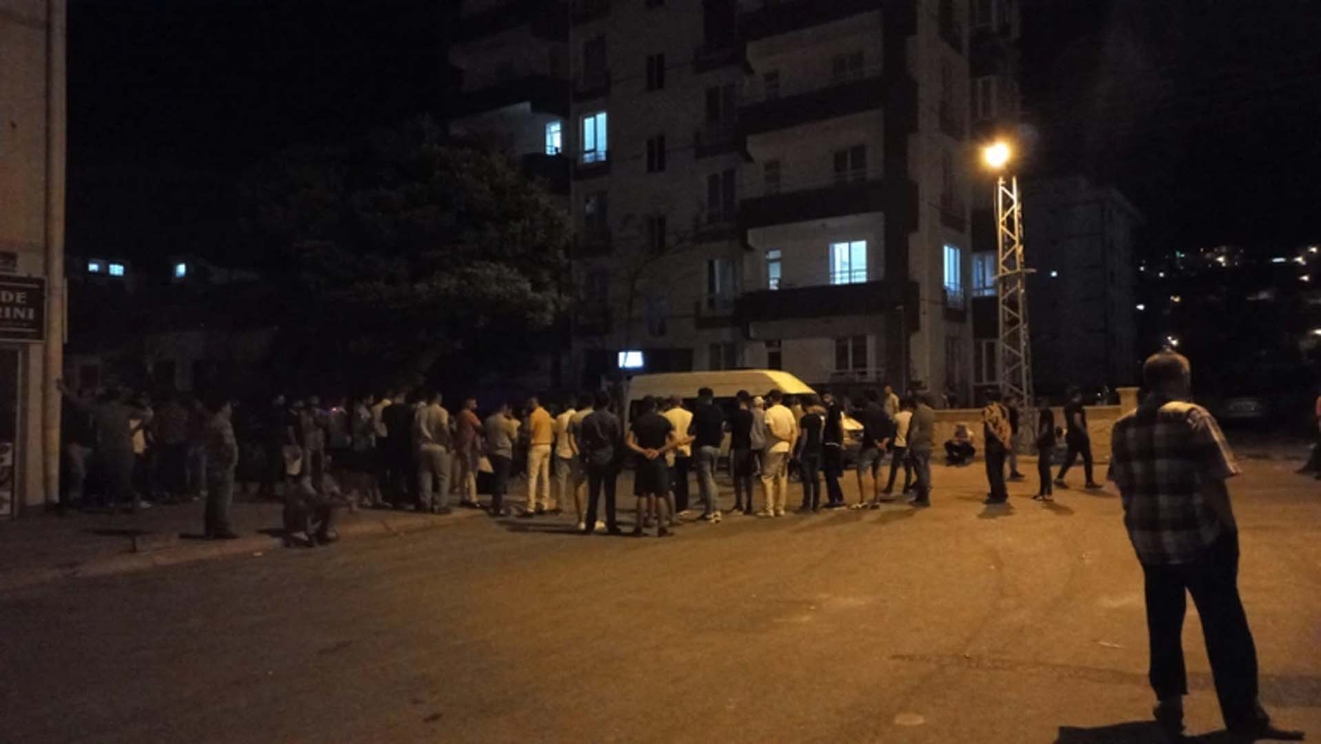 Ölümü 3 yaşındaki oğlunun elinden oldu! 24 yaşındaki baba, küçük oğlunun elinde patlayan silahtan yaralanarak hayatını kaybetti!