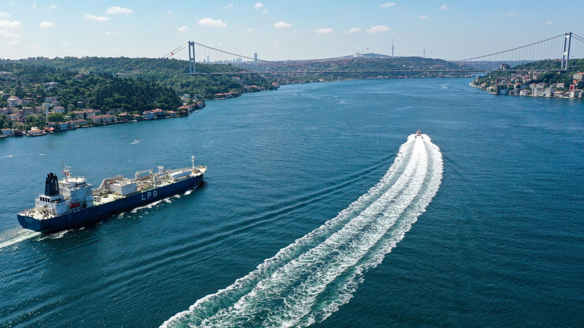 Ulaştırma ve Altyapı Bakanlığı açıkladı: Türkiye boğaz geçiş ücretini 5 kat arttırdı!