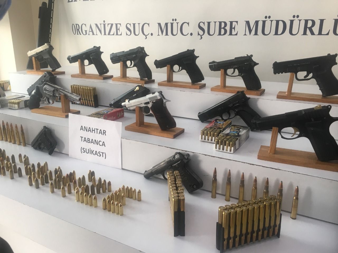 Evinden binbir çeşit silah çıktı! Zanlının emniyete verdiği ifade şok etti!