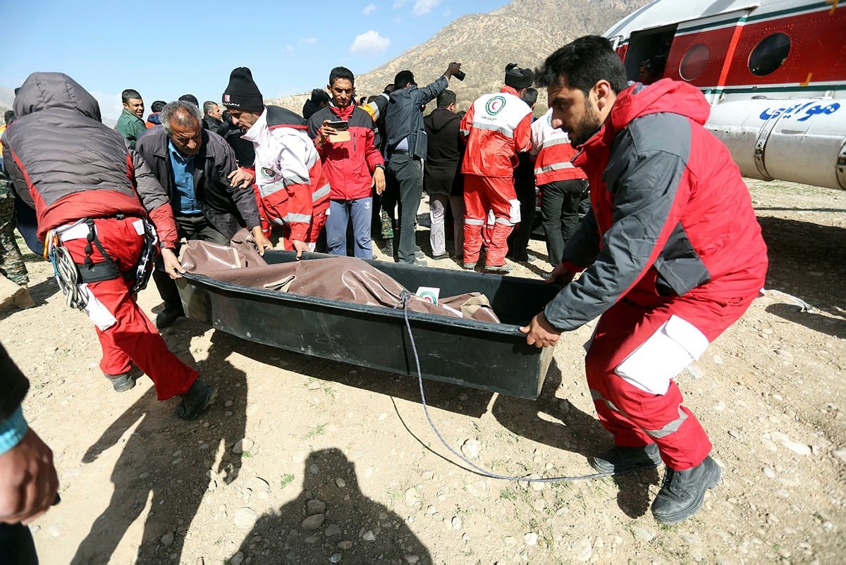 İran’da minibüs ile kamyon çarpıştı! Çok sayıda ölü ve yaralı var!