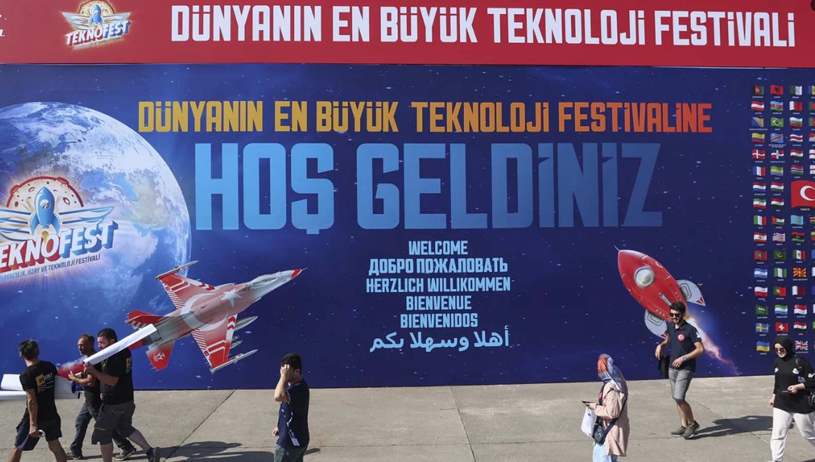 Karar Gazetesi yazarı İbrahim Kahveci dinleyenleri güldürdü! Savunma Sanayii başarılarını Kenan Evren dönemine dayandırdı!