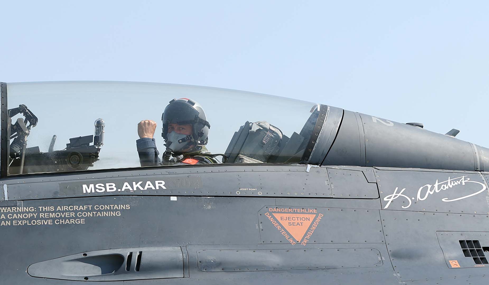Bakan Akar, F-16 savaş uçağına bindi, Ege Denizi semalarında uçtu! Yunanistan'a mesaj verdi! Şımarıklığına her zaman cevap verdik, vereceğiz