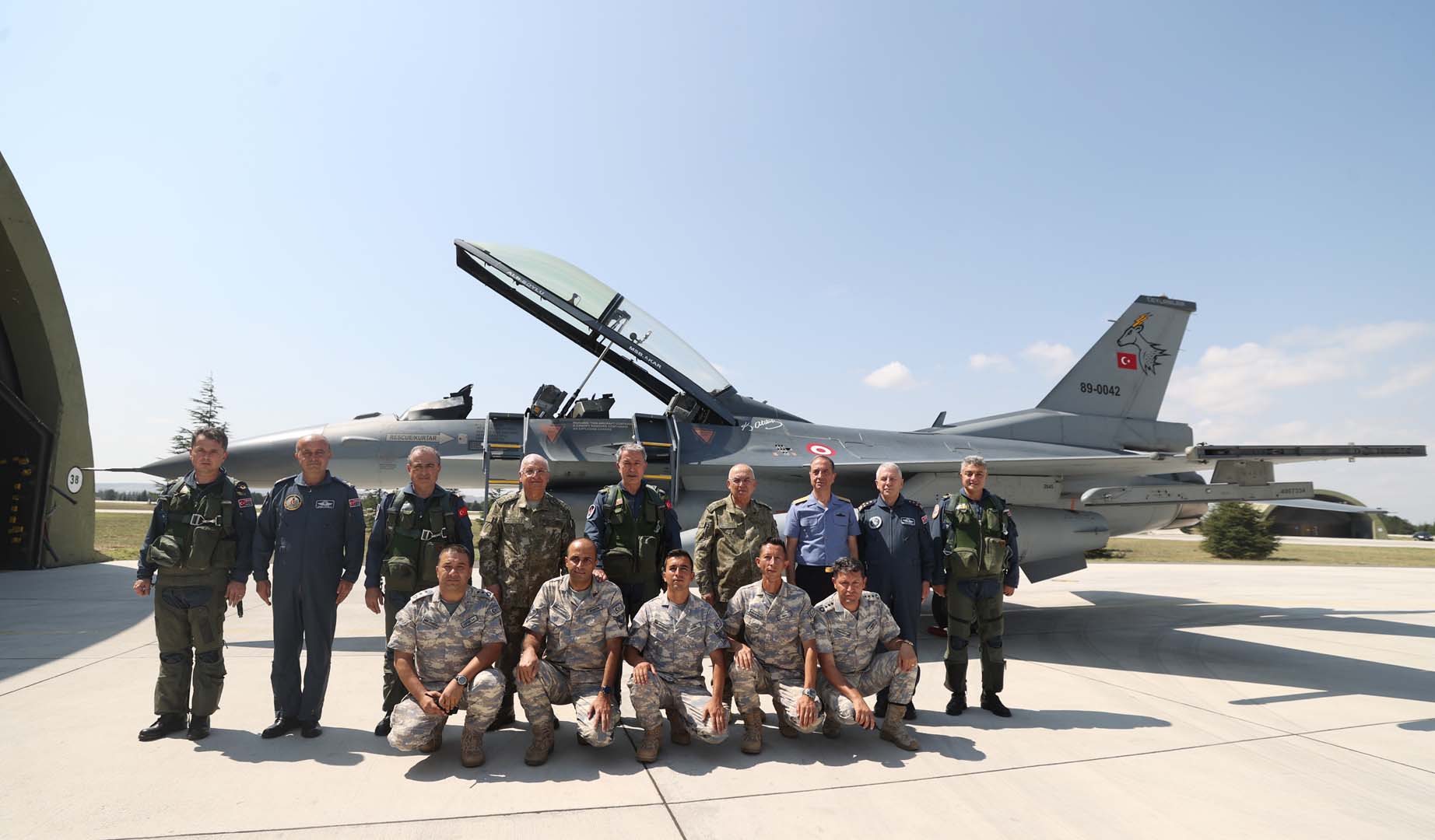 Bakan Akar, F-16 savaş uçağına bindi, Ege Denizi semalarında uçtu! Yunanistan'a mesaj verdi! Şımarıklığına her zaman cevap verdik, vereceğiz