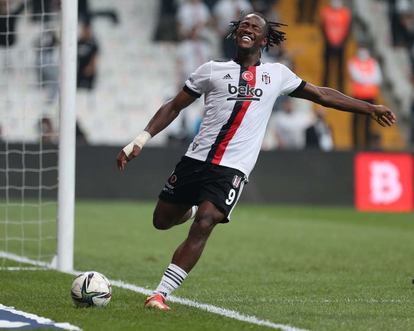 Fenerbahçe'den forvet transferi! Eski Beşiktaşlı Batshuayi ile anlaşma tamam! Resmi açıklama geldi