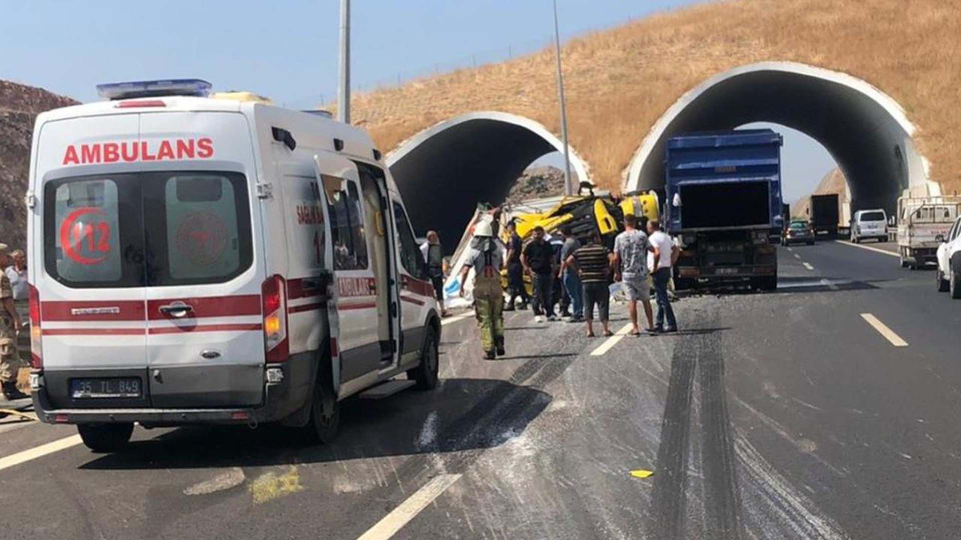 Yozgat'ta yürekleri yakan kaza! Otomobil köprü bariyerine çarptı! 3 ölü, 1 yaralı!