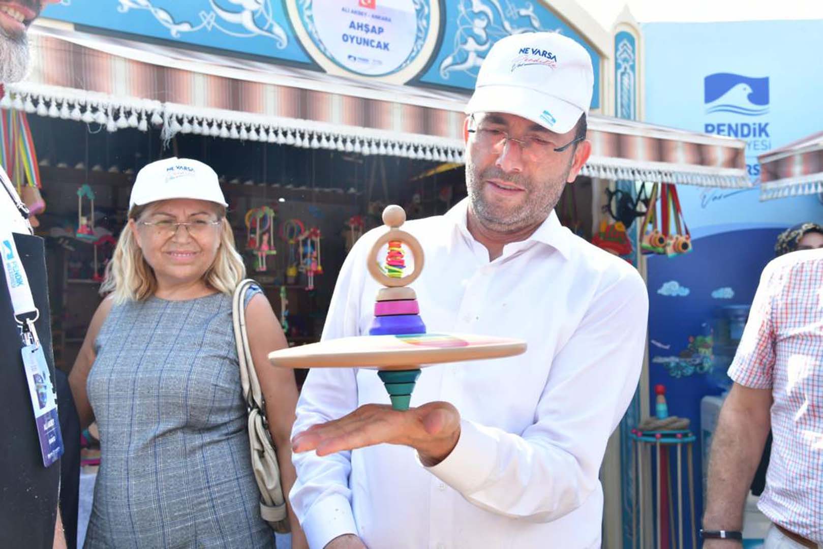 Pendik Belediyesi'nden 17. sanatçılar buluşması! Çeşitli eserler sergilendi!