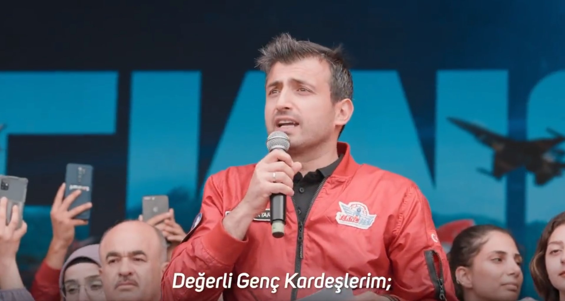 Selçuk Bayraktar önce "Hürkuş"u, sonra horon ekibini uçurdu! TEKNOFEST'te "Gel Sibelum" rüzgarı!