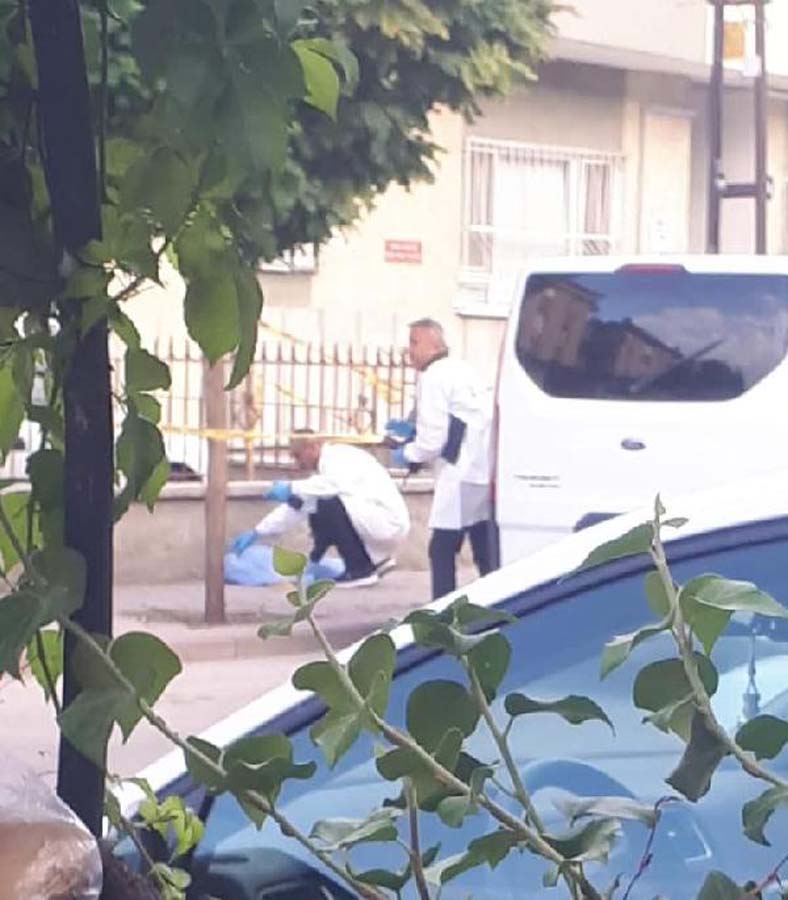 Ankara'da, kaldırımın üzerinde cansız yatan 3 yaşlarında bir çocuk cesedi bulundu! Bir kadın koşarak uzaklaşıyordu