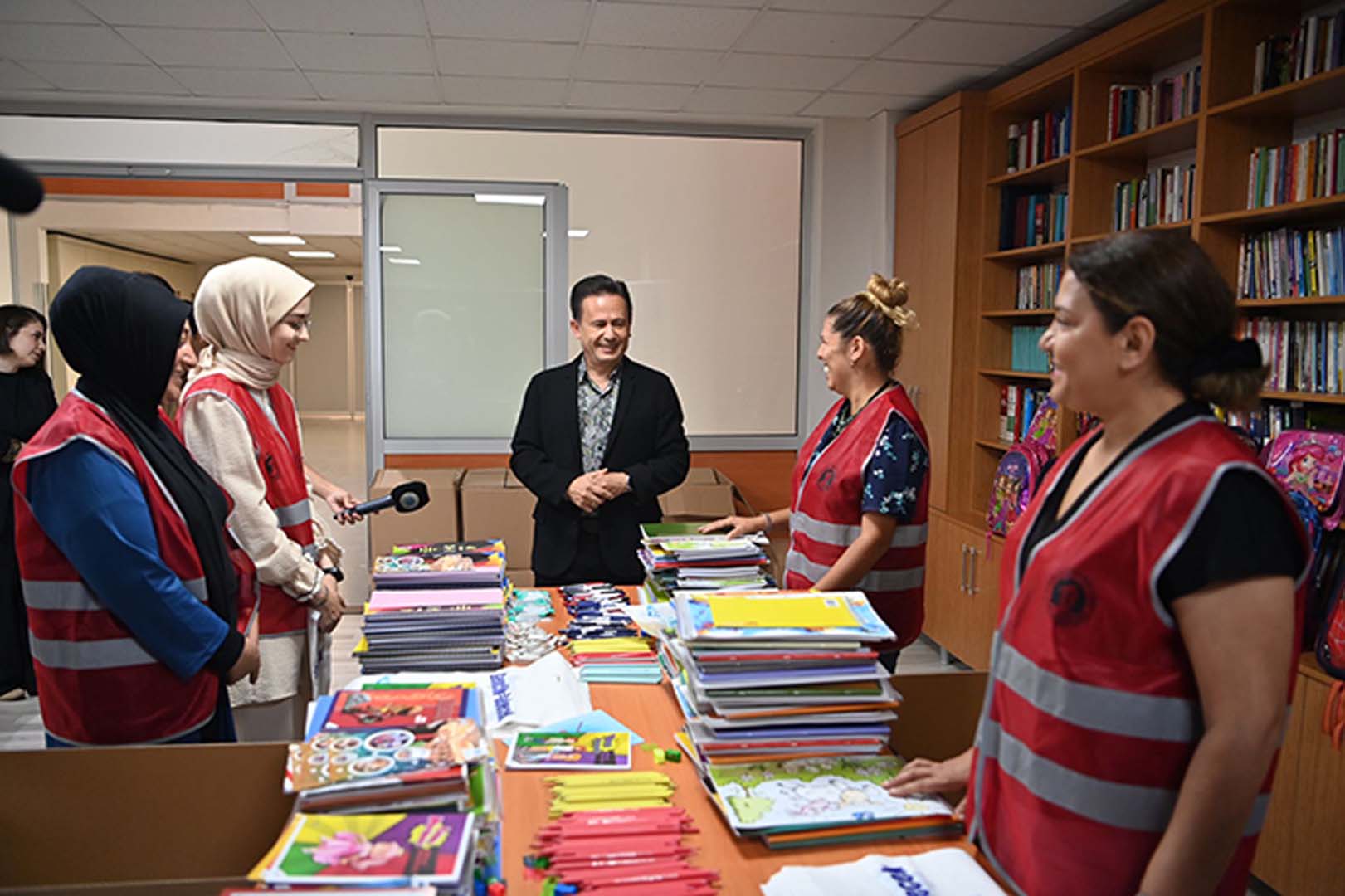 Tuzla Belediyesi'nden öğrencilere büyük jest! Tüm öğrencilere kırtasiye malzemeleri dağıtılacak!