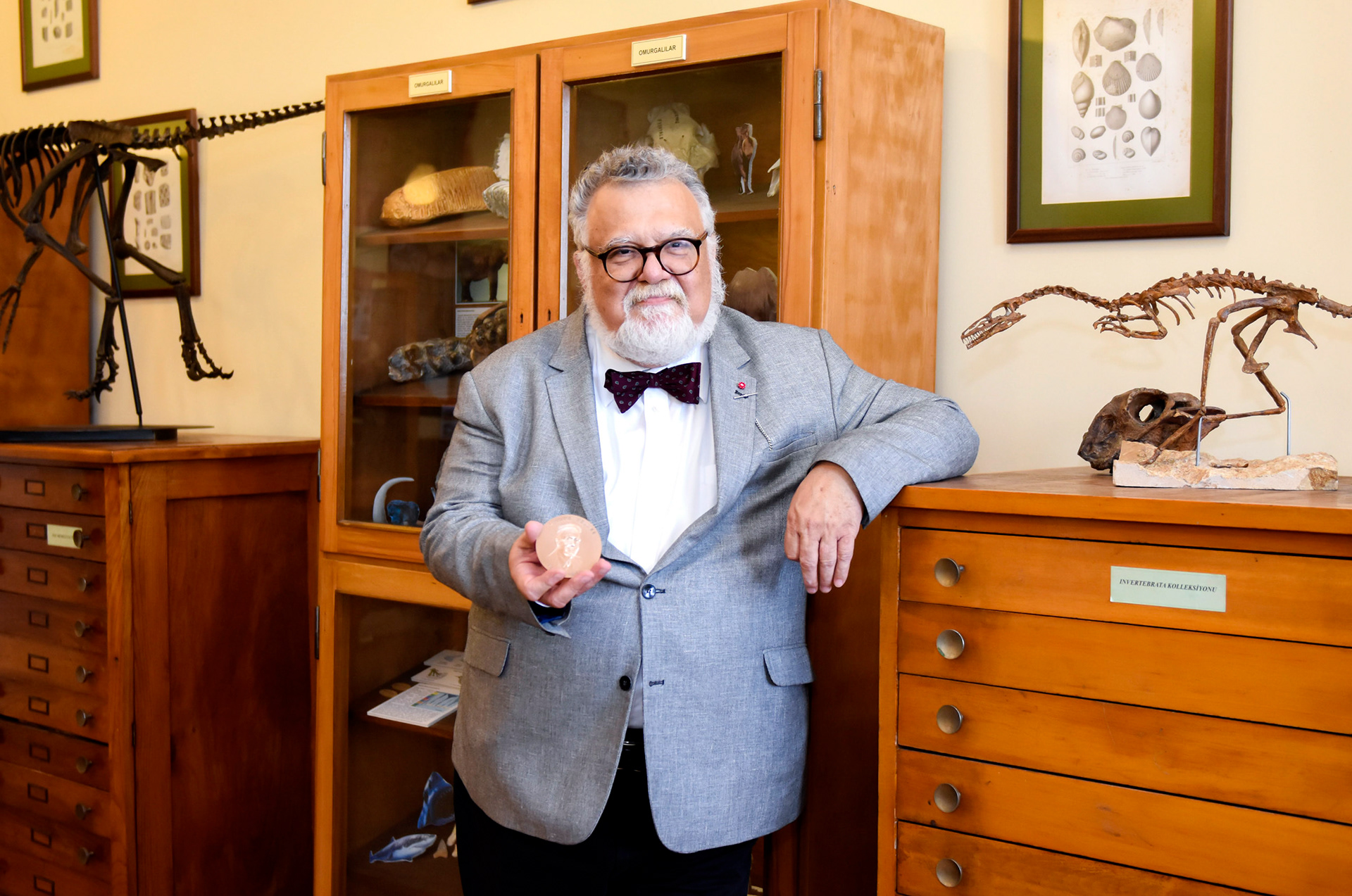 Dışkısının tadına bakan Prof. Dr. Celal Şengör'den ailelere prezervatif dersi! AptaIIar kontrolsüz bir şekilde çoğaldı