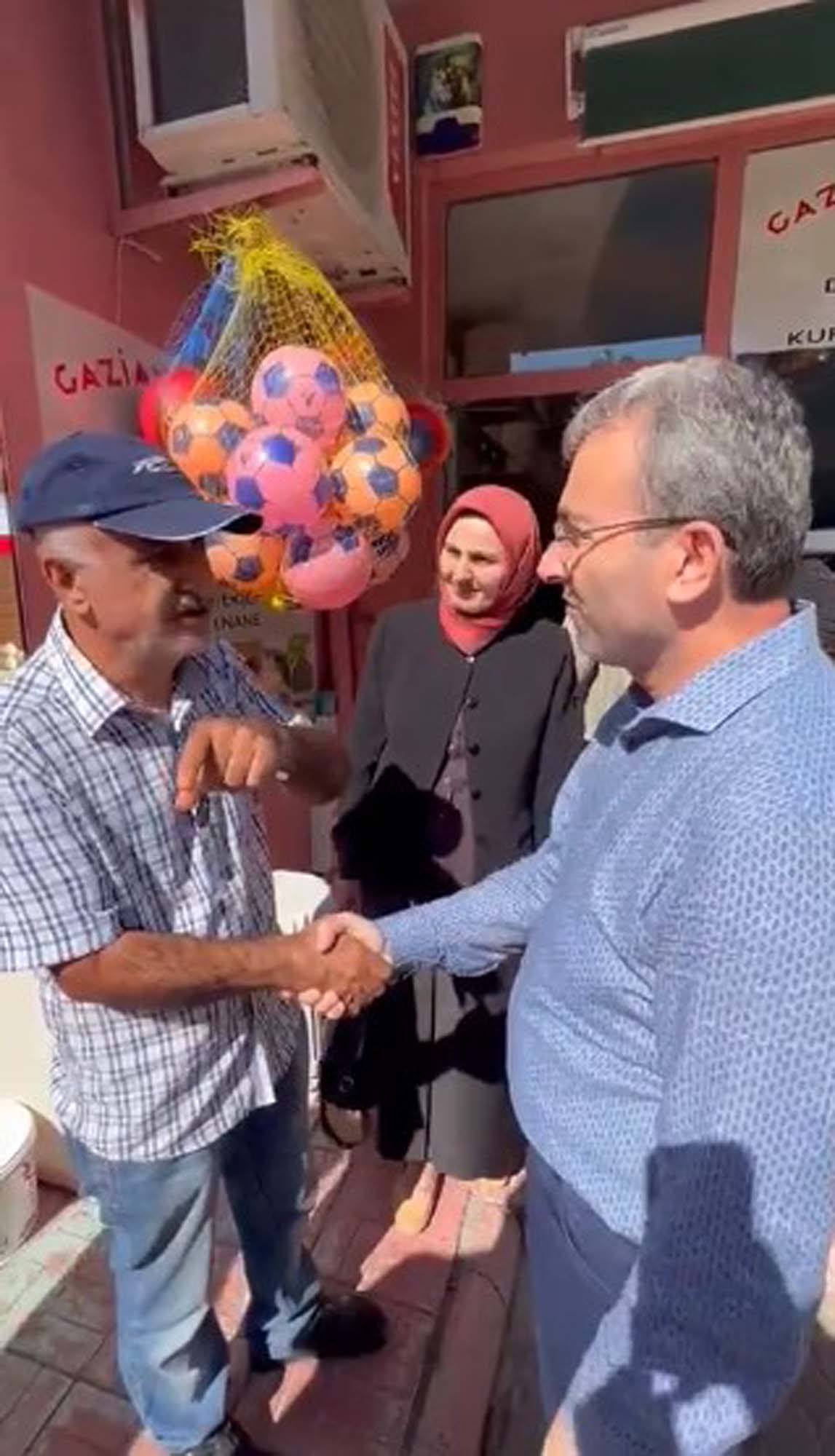 Kokudan geçilmiyor! CHP'li seçmen gerçeği gördü, AK Parti'li Pendik Belediye Başkanı Ahmet Cin'e şikayette bulundu!