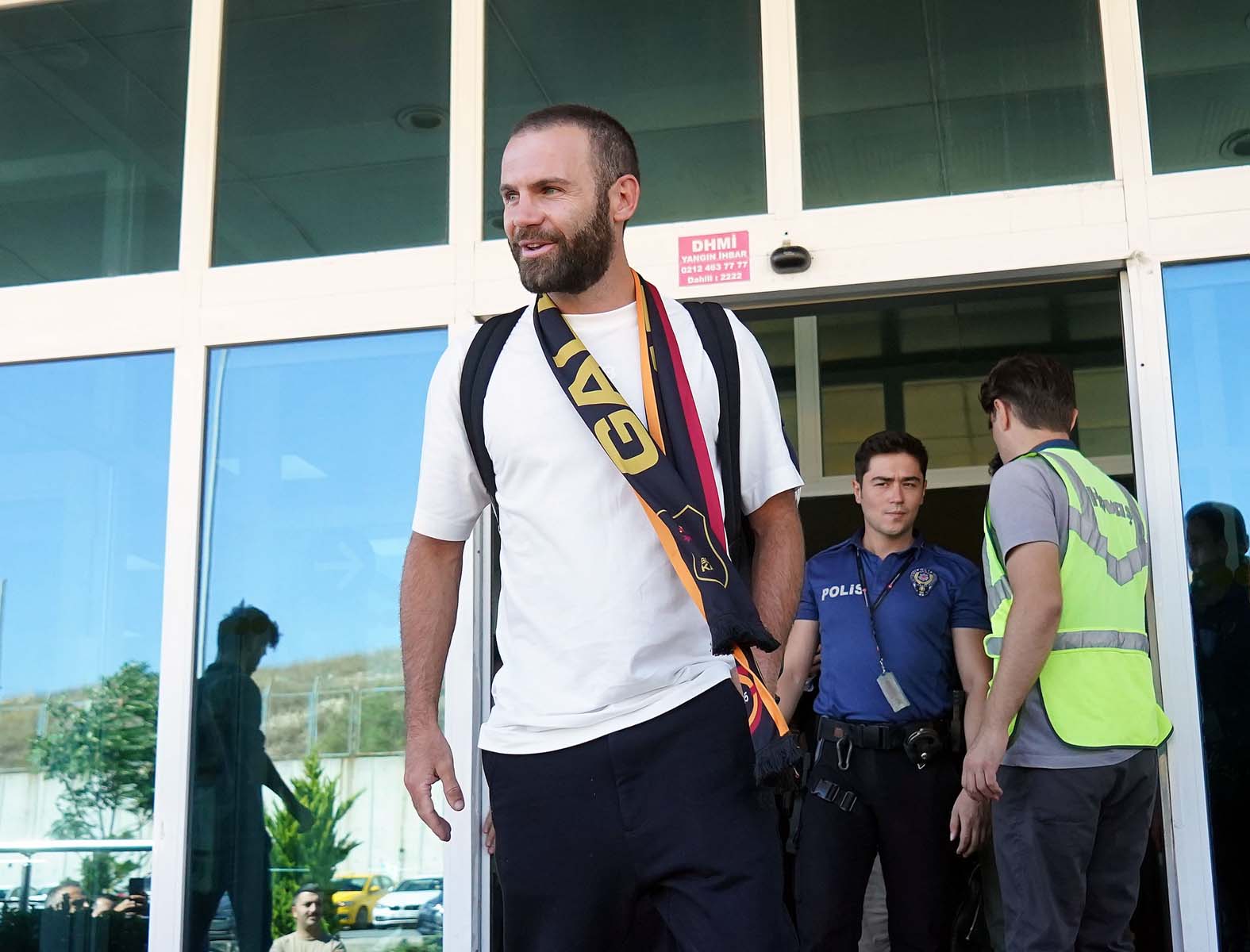 Galatasaray, transfer bombalarını art arda patlattı, taraftarını mest etti! İstanbul'a yıldız akını: İşte gelen isimler... 