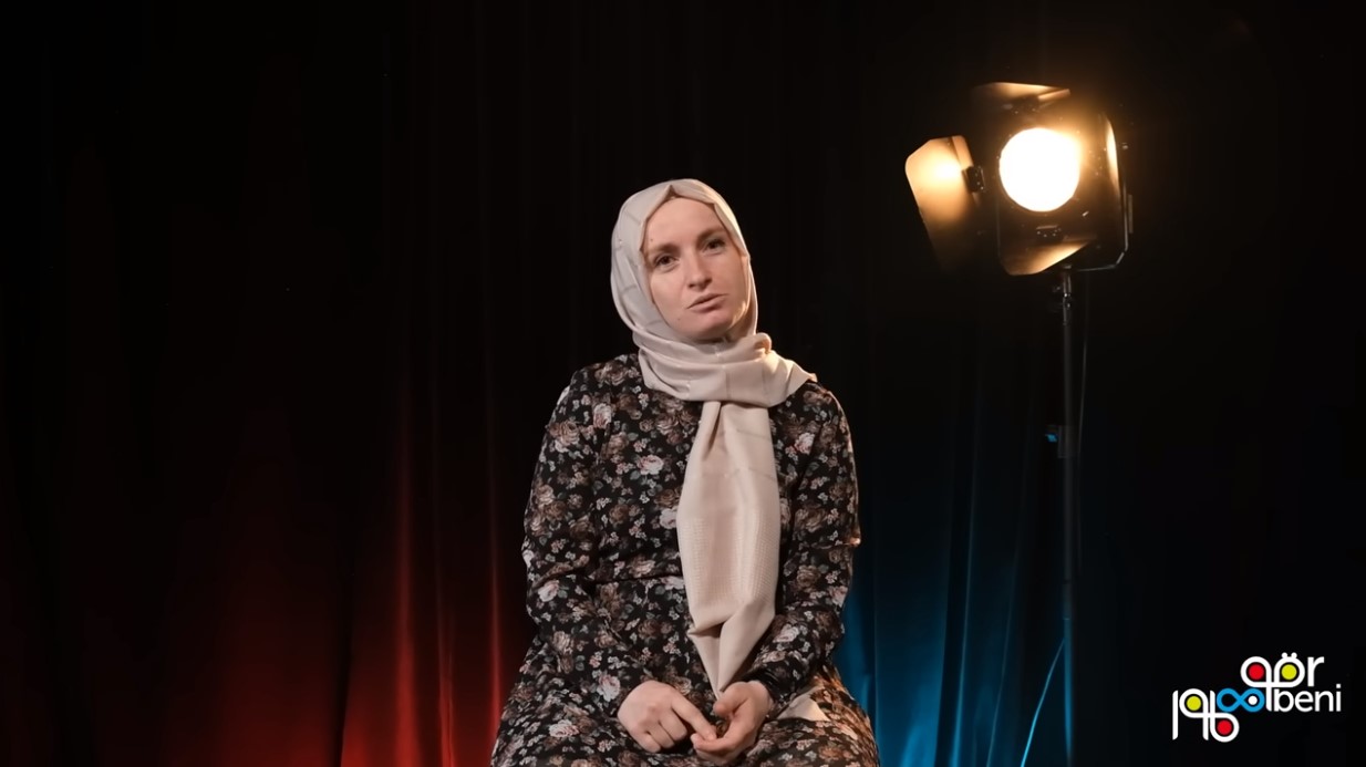 Diyanet'in ihraç ettiği başörtülü Fatma Yavuz Allah rızası için LGBT haklarını savunuyormuş!