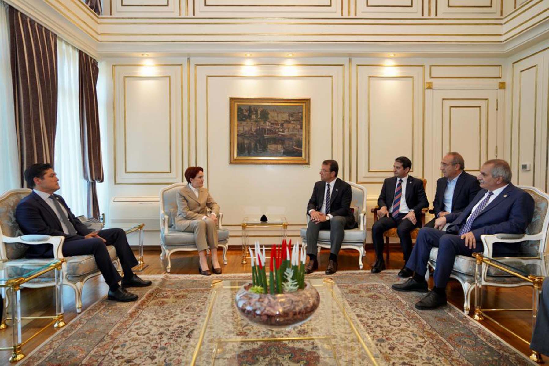 Akşener, İmamoğlu'nu ziyaret etmişti! Ahmet Hakan, ziyarettin altında yatan sırrı açıkladı: Cumhurbaşkanı adaylığından KIlıçdaroğlu'na mesaj çekiyor