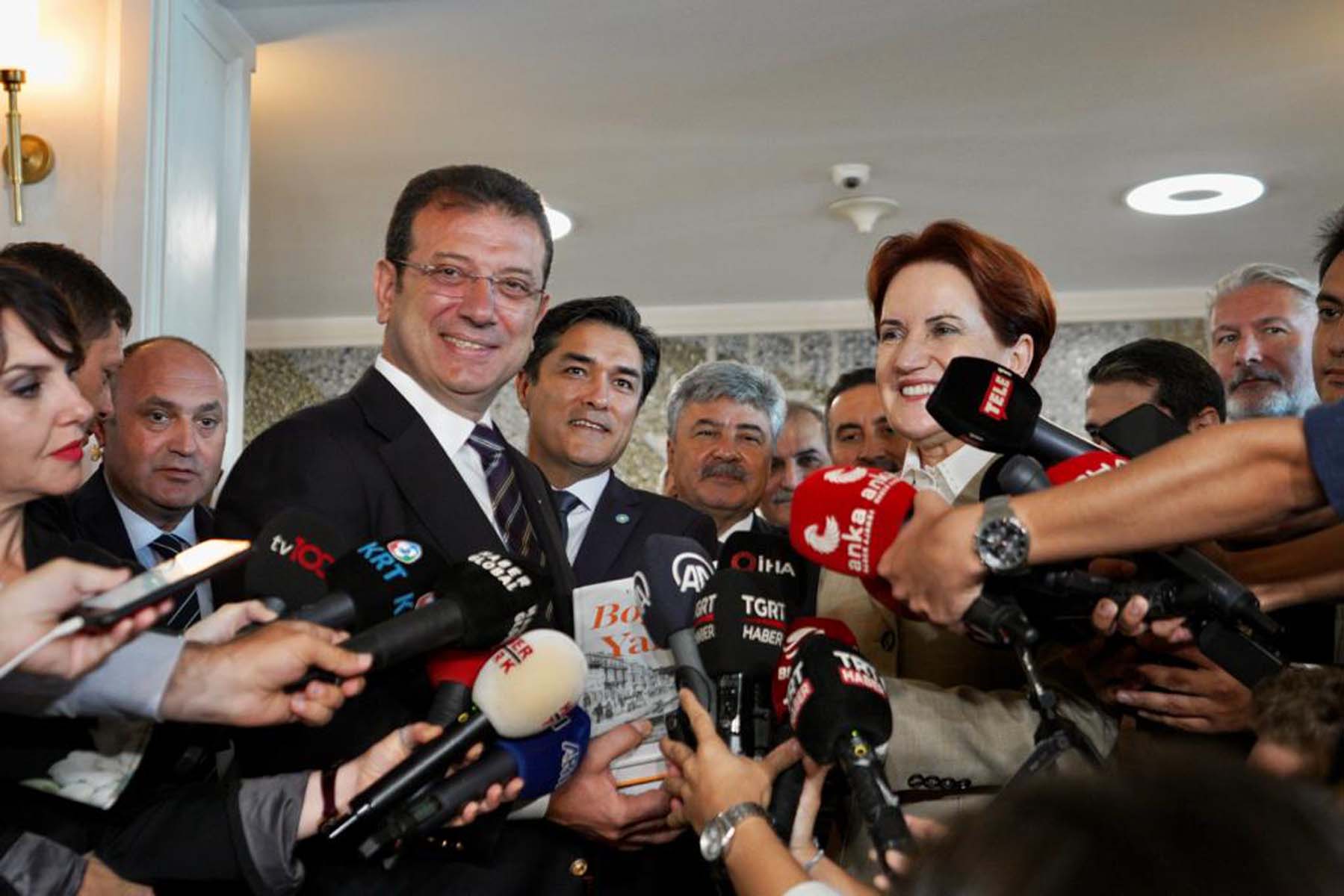 Akşener, İmamoğlu'nu ziyaret etmişti! Ahmet Hakan, ziyarettin altında yatan sırrı açıkladı: Cumhurbaşkanı adaylığından KIlıçdaroğlu'na mesaj çekiyor