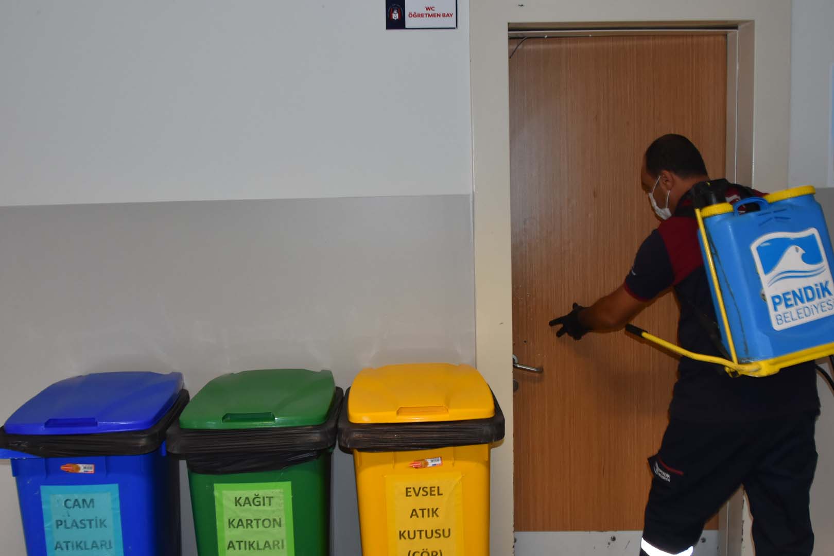 Pendik Belediyesi ekiplerinden hummalı çalışma! Okullar eğitim öğretim dönemine hazırlanıyor!