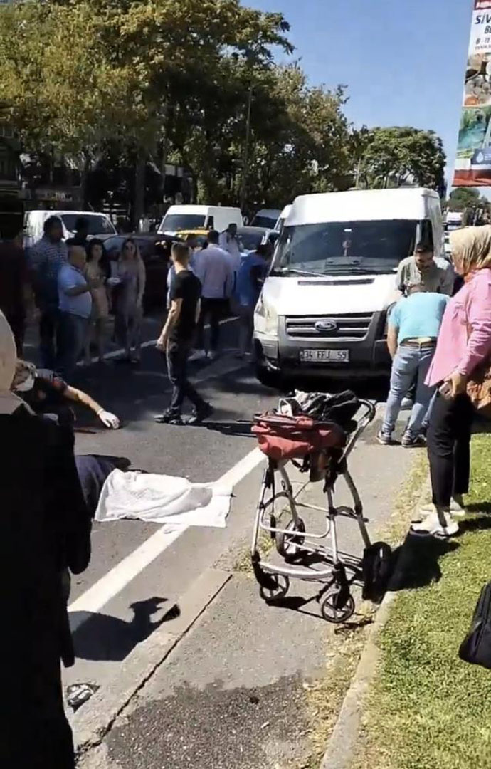 İstanbul'da feci kaza! Araç 2 kadın ve bebeğe çarptı!