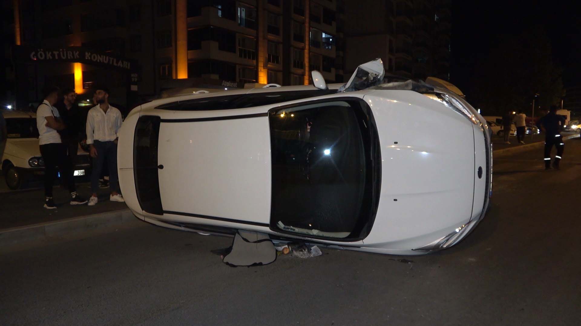 Kırıkkale'de feci kaza! İki otomobil çarpıştı, biri yan yattı: 5 yaralı 