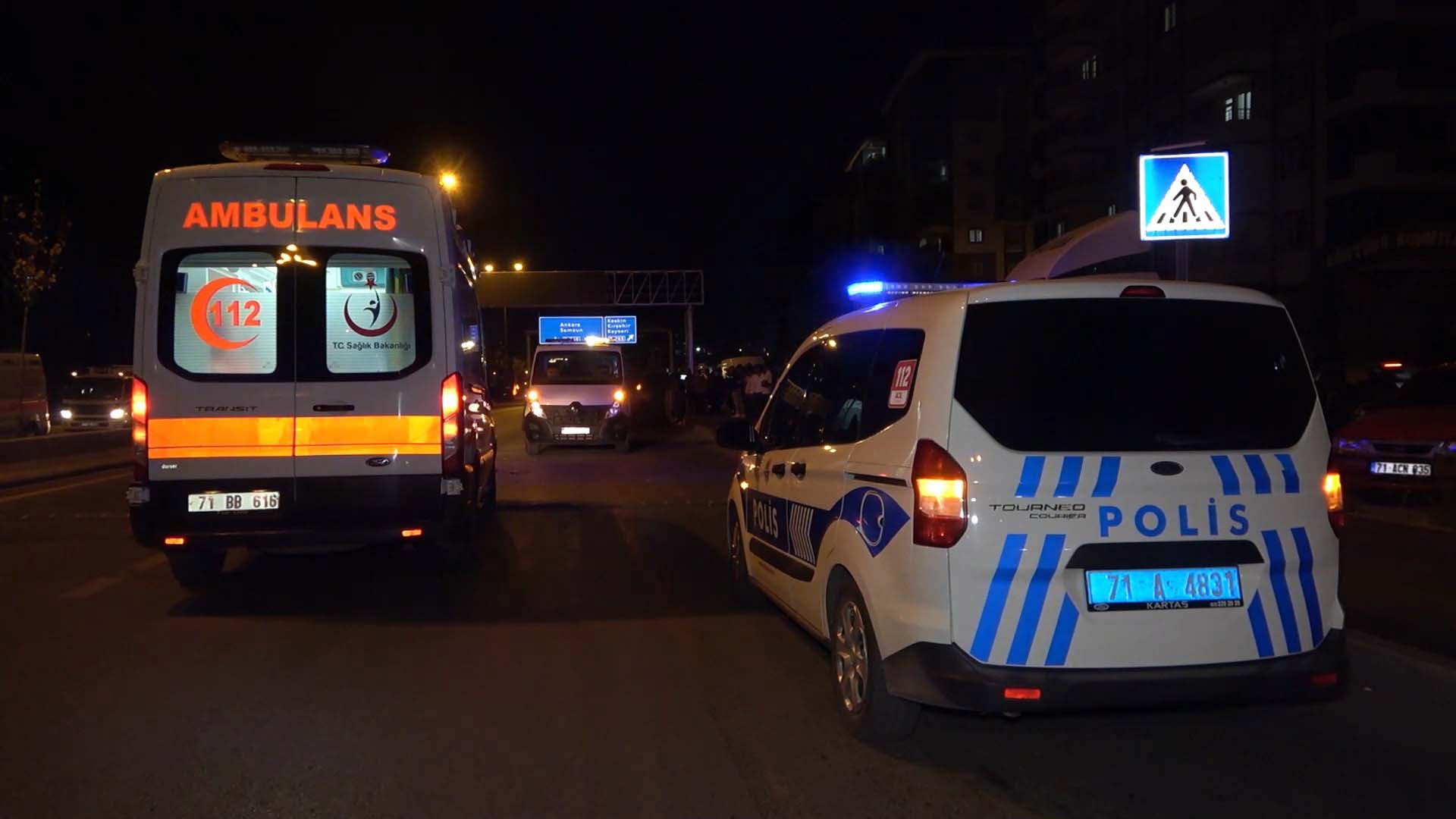 Kırıkkale'de feci kaza! İki otomobil çarpıştı, biri yan yattı: 5 yaralı 