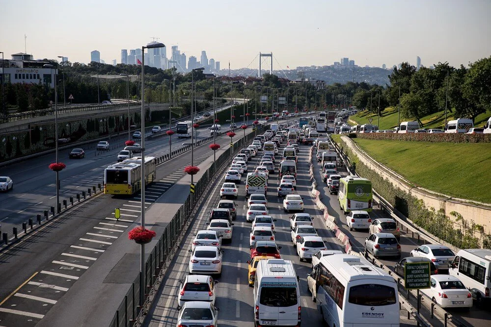 Trafik çilesi çekenler dikkat! İstanbul'da yarın yollar kapanacak, trafik yoğunluğu artabilir!