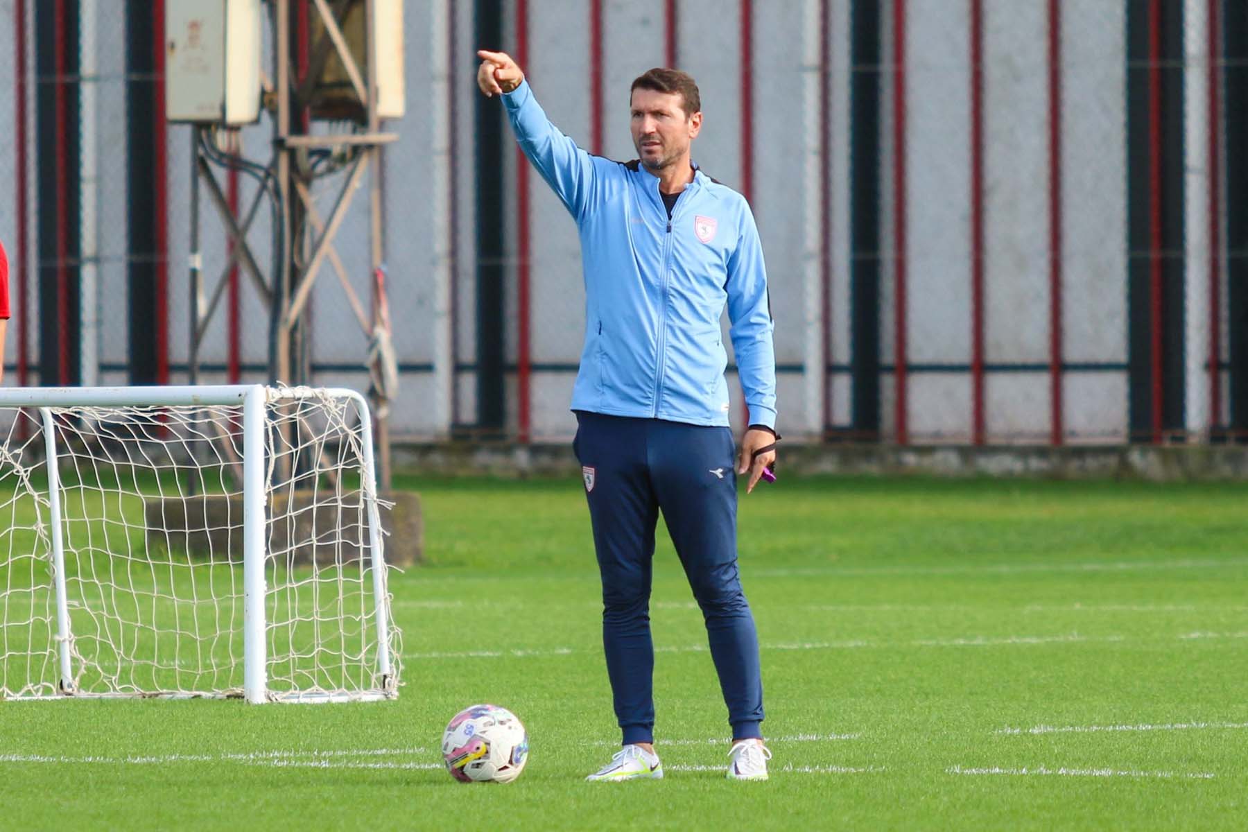 Samsunspor teknik direktörü Bayram Bektaş'a büyük şok! Basın mensupları toplantıyı terk etti: Saygı duymayana saygı duymuyoruz