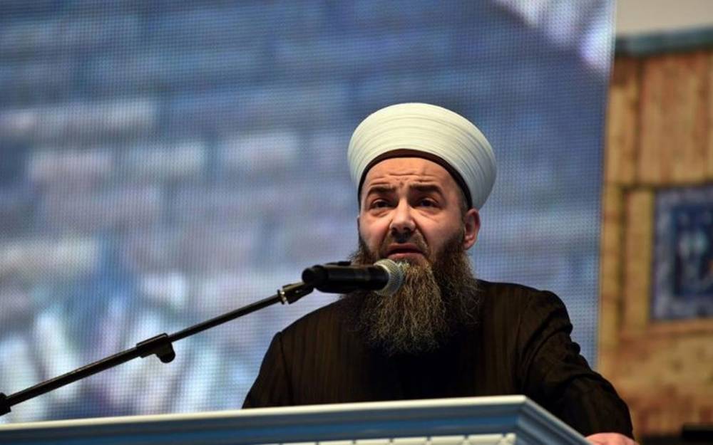 Cübbeli Ahmet Hoca'dan Kız öğrencilerin erkek öğretmenlerle okuması caiz değildir açıklaması!