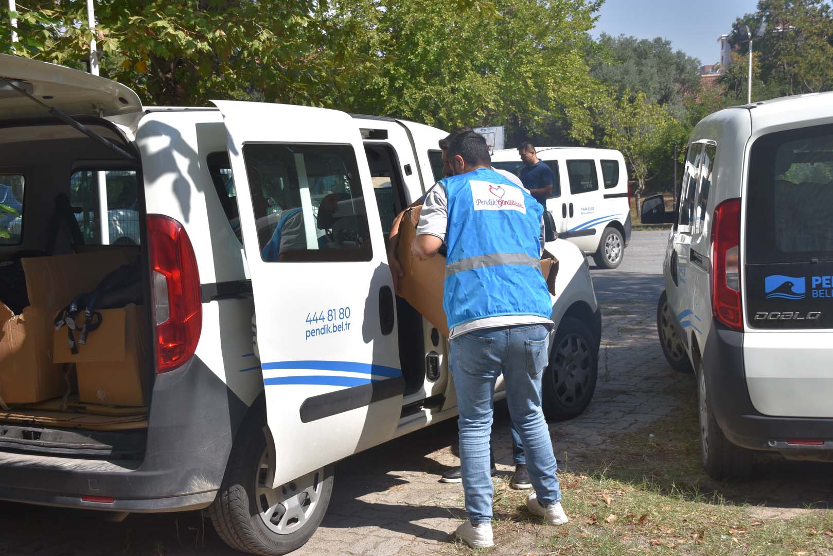 Pendik Belediyesi dar gelirli aileleri unutmadı! Okul çağındaki çocuklara kırtasiye yardımı!